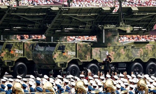 这是反无人机方队接受检阅。新华社记者 张涛 摄