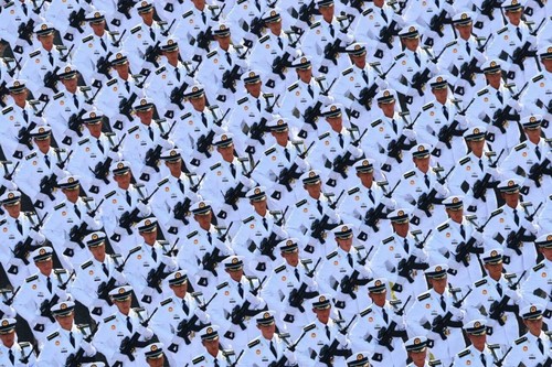 这是海军方队接受检阅。新华社记者 刘续 摄