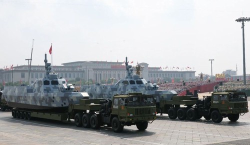 这是海上无人作战方队接受检阅。新华社记者 陈诚 摄