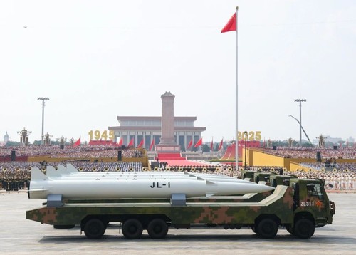 这是核导弹第一方队接受检阅。新华社记者 刘大伟 摄02