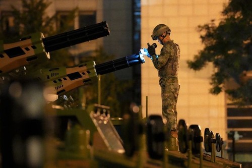 这是纪念大会开始前，受阅部队在准备。新华社记者 邵瑞 摄