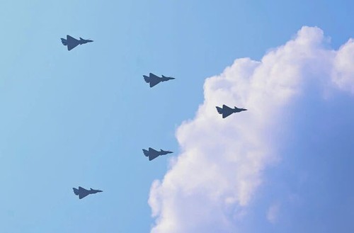 这是教练机梯队接受检阅。新华社记者 陈益宸 摄