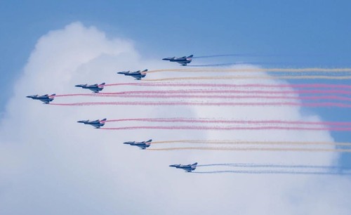 这是教练机梯队接受检阅。新华社记者 孙凡越 摄