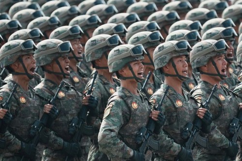 这是信息支援部队方队接受检阅。新华社记者 黄宗治 摄