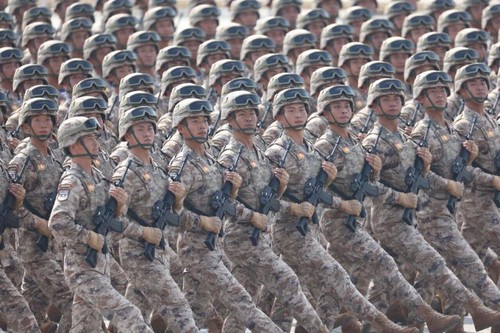 这是预备役部队方队接受检阅。新华社记者 陈斌 摄