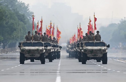这是战旗方队接受检阅。新华社记者 刘力航 摄