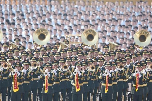 这是中国人民解放军联合军乐团在演奏。新华社记者 陈斌 摄