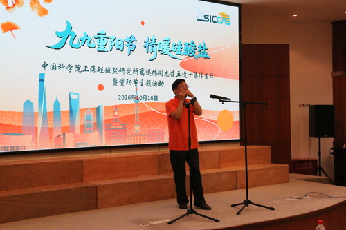 李效民表演口琴《我和我的祖国》