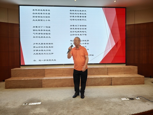 王福林表演说唱《老年朋友想穿点》